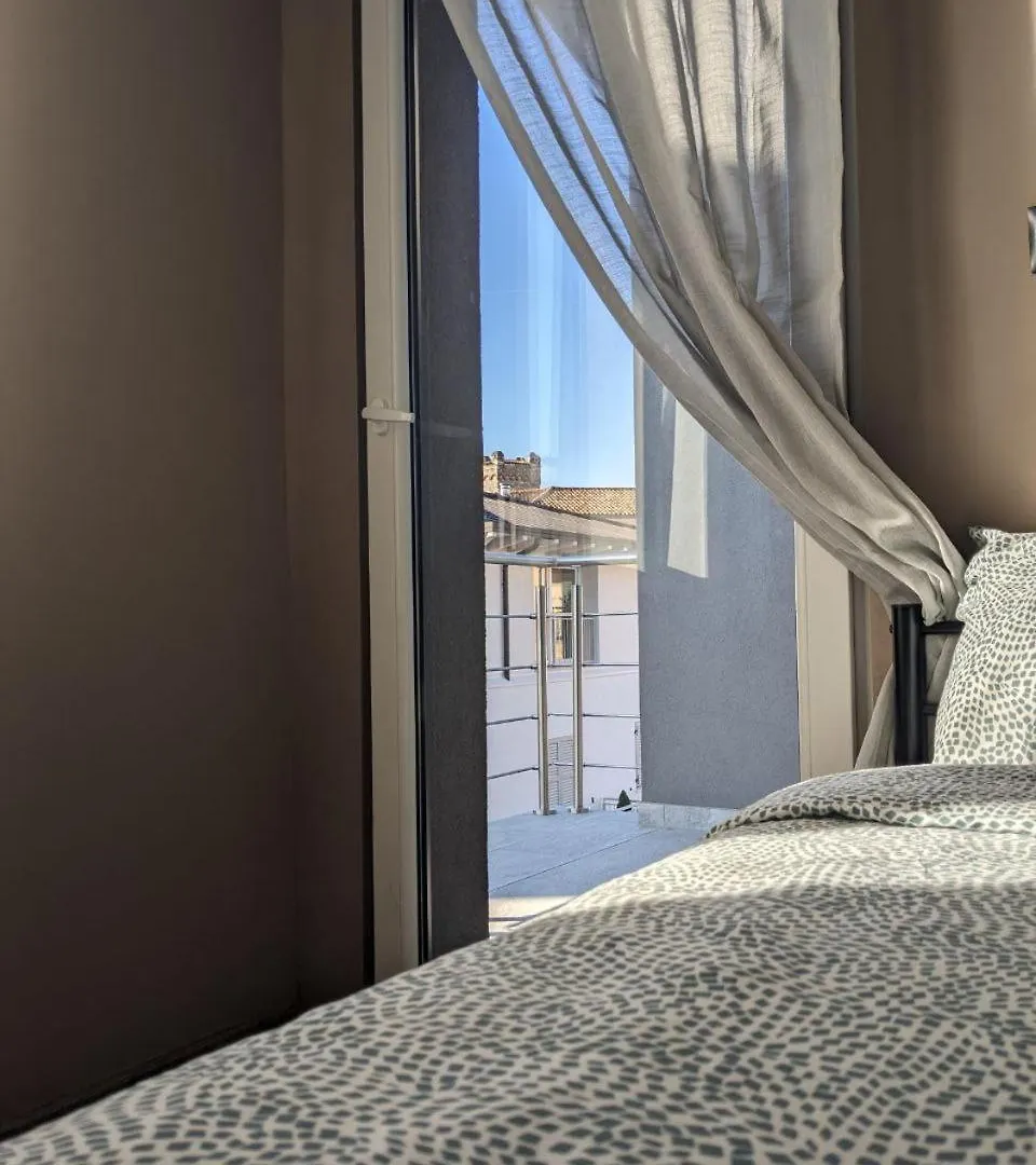 Bardolino Center Apartments Italy